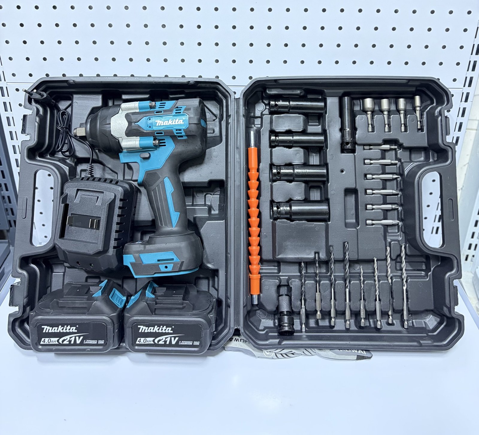Kit Clé à Choc Sans Fil 21V – 2 Batteries 4Ah + Coffret d’Accessoires